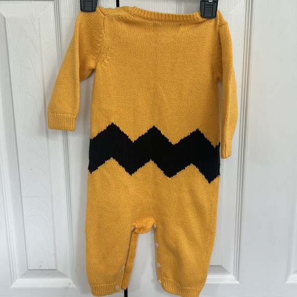 Gap x Peanut Charlie Brown Knit Romper - Picture 2 of 9